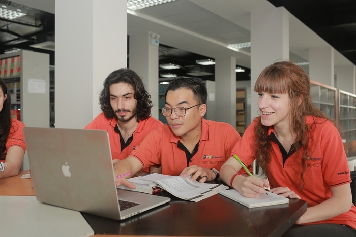 Sinh viên nước ngoài tại Đại học FPT.