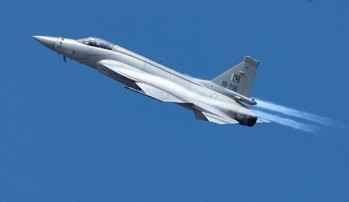 Máy bay chiến đấu JF-17 của Không quân Pakistan. Máy bay chiến đấu JF-17 của Không quân Pakistan.