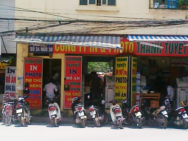 Trên đường Tạ Quang Bửu - một trong những con đường thường xuất hiện phao thi những năm trước thì năm nay cũng không có quán nào bán. Trên đường Tạ Quang Bửu - một trong những con đường thường xuất hiện phao thi những năm trước thì năm nay cũng không có quán nào bán.