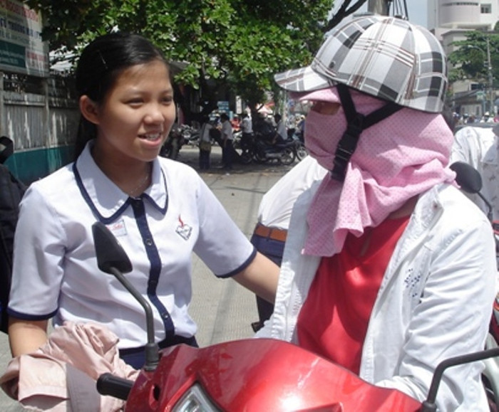 Và đứng giữa trời nắng chờ con Và đứng giữa trời nắng chờ con