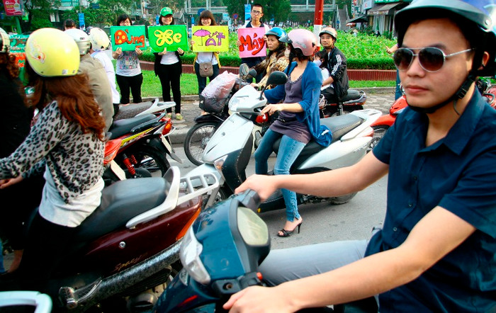 Cùng tắt máy để góp phần giảm ô nhiễm môi trường. Cùng tắt máy để góp phần giảm ô nhiễm môi trường.