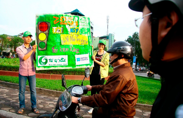 Kết thúc chiến dịch hi vọng những người tham gia giao thông vẫn tiếp tục hưởng tức việc tắt máy khi dừng đèn đỏ. Kết thúc chiến dịch hi vọng những người tham gia giao thông vẫn tiếp tục hưởng tức việc tắt máy khi dừng đèn đỏ.