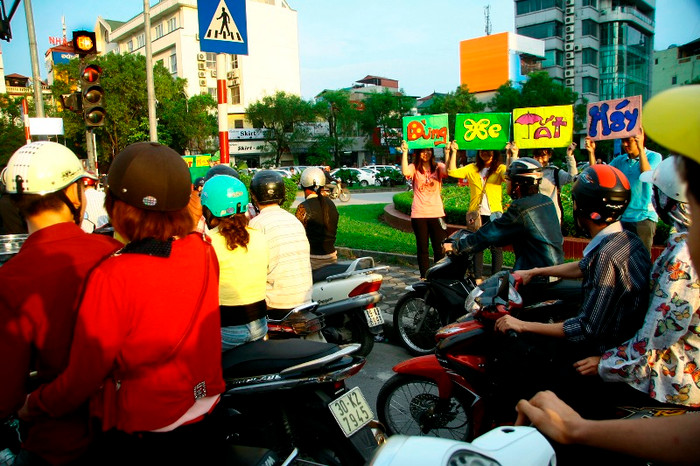 Những ai có thói quen không tắt máy thì khi nhìn thấy tấm biển này cũng đã thức tỉnh và thực hiện. Những ai có thói quen không tắt máy thì khi nhìn thấy tấm biển này cũng đã thức tỉnh và thực hiện.