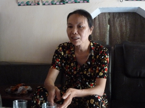 Bà Phạm Thị Ngoãn thẳng thắn nói: Rất nhiều lần gửi đơn phản ánh lên các cơ quan chức năng huyện Kim Động - Hưng Yên nhưng không được trả lời. Bà Phạm Thị Ngoãn thẳng thắn nói: Rất nhiều lần gửi đơn phản ánh lên các cơ quan chức năng huyện Kim Động - Hưng Yên nhưng không được trả lời.