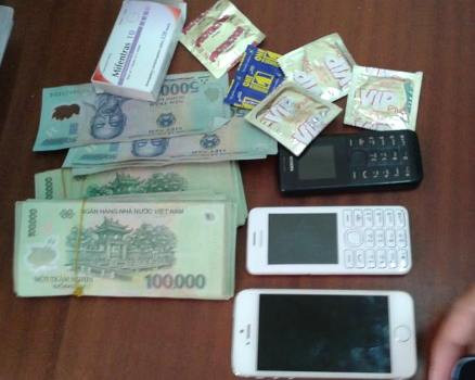 Tang vật lực lượng chức năng thu giữ được tại phòng trọ của Hoài Tang vật lực lượng chức năng thu giữ được tại phòng trọ của Hoài