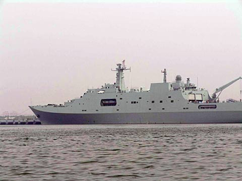 Tàu vận tải đổ bộ 071 có tải trọng lớn, có thể làm tàu chỉ huy của hạm đội đổ bộ Tàu vận tải đổ bộ 071 có tải trọng lớn, có thể làm tàu chỉ huy của hạm đội đổ bộ