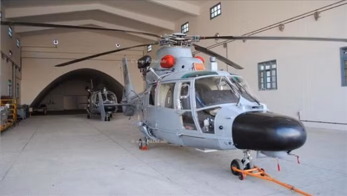 Máy bay trực thăng săn ngầm Z-9EC do Trung Quốc tự sản xuất.