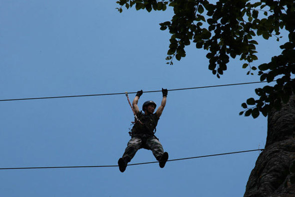 Lính đặc nhiệm Trung Quốc biểu diễn.