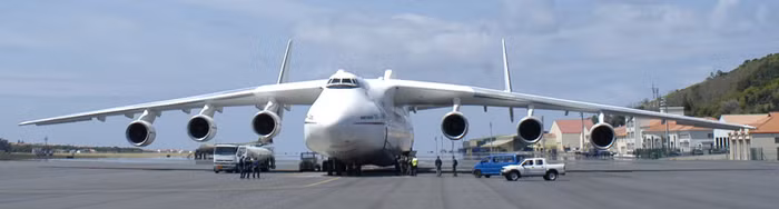 Máy bay vận tải hạng nặng An-225 duy nhất của Ukraina có tổng tải trọng tới 640 tấn với 6 động cơ D-18T, tốc độ hành trình 800 km/giờ, tầm bay 15.000 km Máy bay vận tải hạng nặng An-225 duy nhất của Ukraina có tổng tải trọng tới 640 tấn với 6 động cơ D-18T, tốc độ hành trình 800 km/giờ, tầm bay 15.000 km