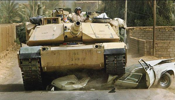 Xe tăng M1A1 Abrams của Mỹ ở Baghdad năm 2003 Xe tăng M1A1 Abrams của Mỹ ở Baghdad năm 2003