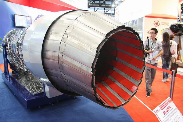 Động cơ AL-31FN của Nga tại Triển lãm Hàng không Bắc Kinh.