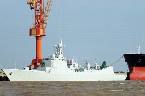 Tàu khu trục 052C tại nhà máy đóng tàu. Tàu khu trục 052C tại nhà máy đóng tàu.