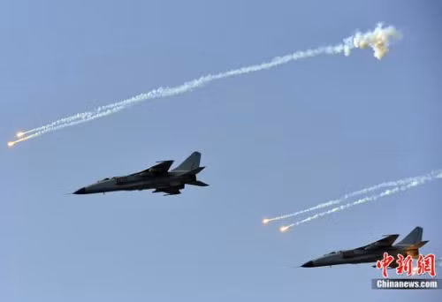 Diễn tập "Liên hợp trên biển-2012" Trung-Nga tại vùng biển Hoàng Hải, gần Thanh Đảo, ngày 26/4/2012.