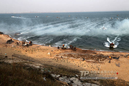 Quân đội Trung Quốc diễn tập đổ bộ đoạt bãi/bờ