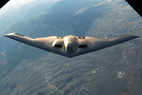 Máy bay ném bom tàng hình B-2 của Mỹ