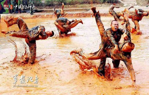 Lực lượng đặc nhiệm Trung Quốc huấn luyện.