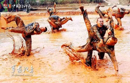 Lực lượng đặc nhiệm Trung Quốc huấn luyện.