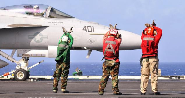 Mỹ-Nhật diễn tập hoạt động cất/hạ cánh máy bay trên tàu sân bay Mỹ. Mỹ-Nhật diễn tập hoạt động cất/hạ cánh máy bay trên tàu sân bay Mỹ.