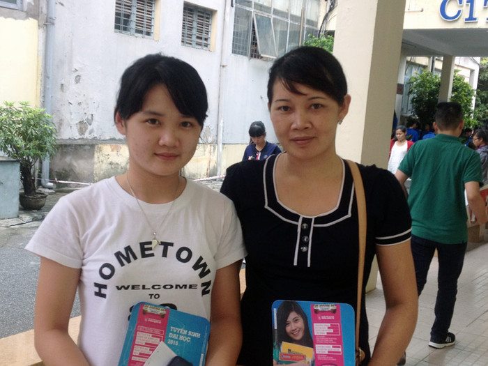 Lê Thị Phương Anh, học sinh lớp 11A3 trường THPT Thanh Oai, Hà Nội thi thử để làm quen áp lực phòng thi. Ảnh Xuân Hảii Lê Thị Phương Anh, học sinh lớp 11A3 trường THPT Thanh Oai, Hà Nội thi thử để làm quen áp lực phòng thi. Ảnh Xuân Hảii