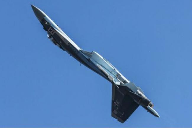 Máy bay chiến đấu Su-35S Nga bay biểu diễn ở Triển lãm hàng không Moscow năm 2015 Máy bay chiến đấu Su-35S Nga bay biểu diễn ở Triển lãm hàng không Moscow năm 2015