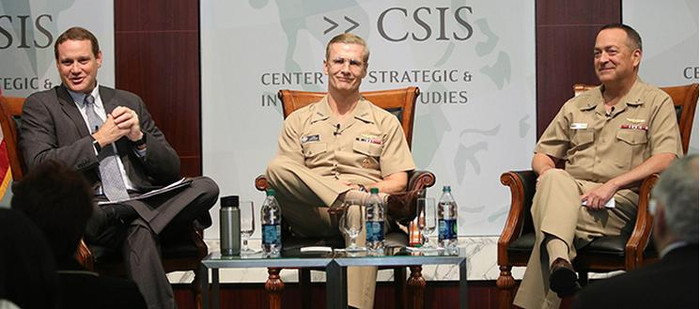 Joseph P. Aucoin - Phó Tư lệnh Hải quân Mỹ (ngồi giữa)