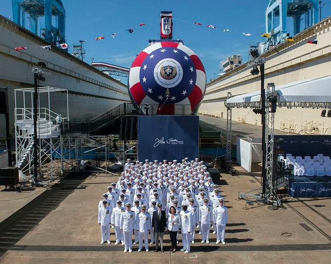 Ngày 1 tháng 8 năm 2015, Hải quân Mỹ tổ chức lễ biên chế tàu ngầm hạt nhân tấn công USS John Warner lớp Virginia