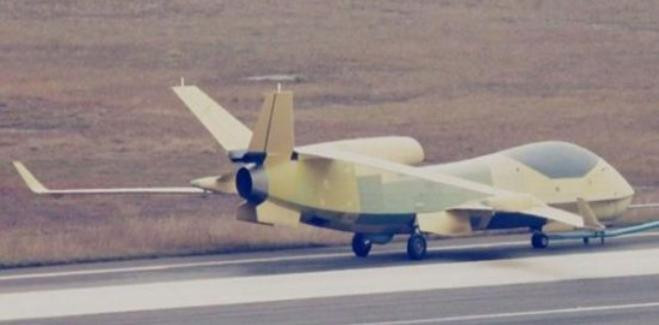 Máy bay trinh sát không người lái tầm cao mới nhất Trung Quốc do dân mang tuyên truyền trên mạng Máy bay trinh sát không người lái tầm cao mới nhất Trung Quốc do dân mang tuyên truyền trên mạng