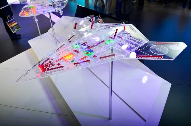 Mô hình máy bay trinh sát không người lái Nga tại Triển lãm hàng không quốc tế Moscow (MAKS-2015) Mô hình máy bay trinh sát không người lái Nga tại Triển lãm hàng không quốc tế Moscow (MAKS-2015)