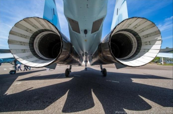 Nga tiếp nhận lô 2 máy bay chiến đấu Su-35 đầu tiên trong năm 2015, thành lập đơn vị Su-35 thứ hai.