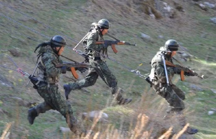 Trong 20 năm qua, lực lượng đặc nhiệm Trung Quốc phát triển mạnh ở tất cả các quân chủng, đáng chú ý Hạm đội Nam Hải - Hải quân Trung Quốc có một trung đoàn đột kích.