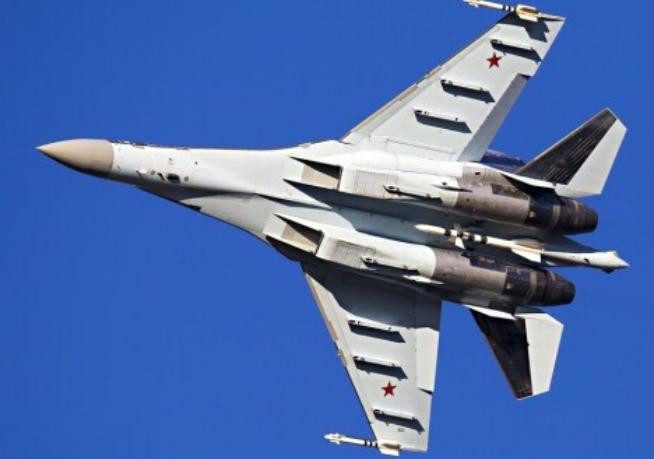 Máy bay chiến đấu Su-35S Nga bay biểu diễn ở Triển lãm hàng không Moscow năm 2015 Máy bay chiến đấu Su-35S Nga bay biểu diễn ở Triển lãm hàng không Moscow năm 2015