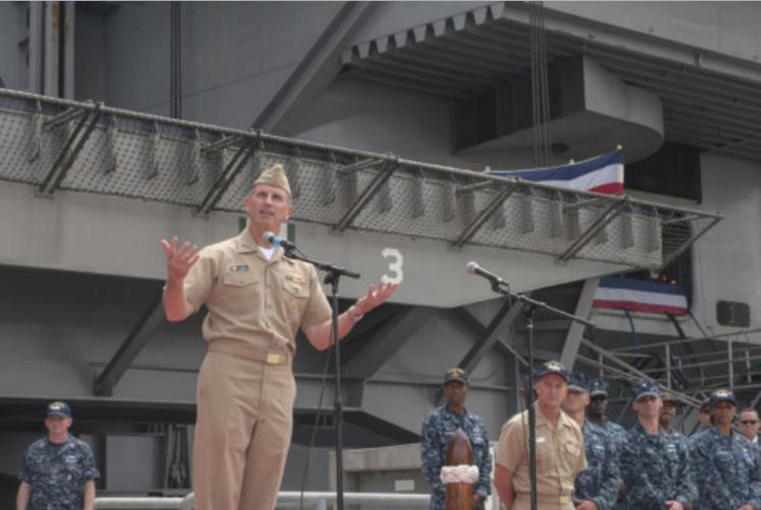 Tại lễ bàn giao nhiệm vụ hoạt động ở châu Á-Thái Bình Dương giữa tàu sân bay USS Ronald Reagan và tàu sân bay USS George Washington, Hải quân Mỹ Tại lễ bàn giao nhiệm vụ hoạt động ở châu Á-Thái Bình Dương giữa tàu sân bay USS Ronald Reagan và tàu sân bay USS George Washington, Hải quân Mỹ