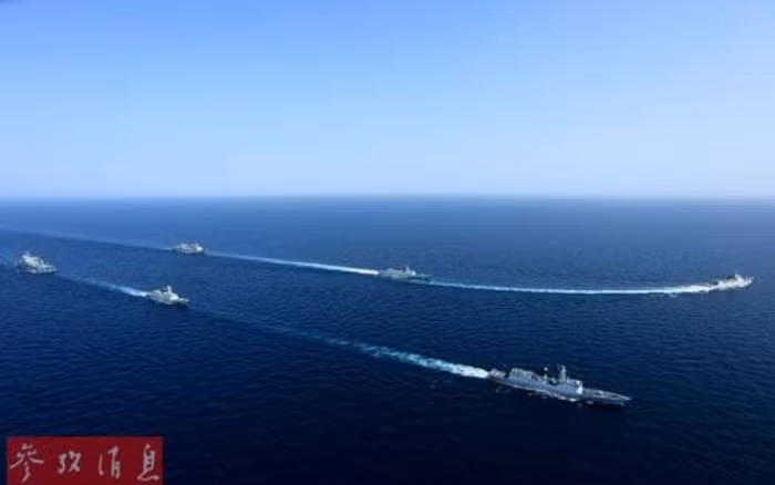 Biên đội hộ tống tốp 20 và 21 Hải quân Trung Quốc ở vùng biển phía tây vịnh Aden ngày 23 tháng 8 năm 2015