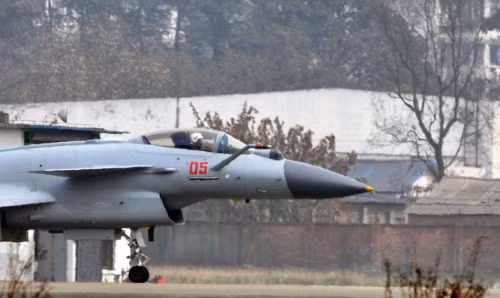 Máy bay chiến đấu J-10B Trung Quốc