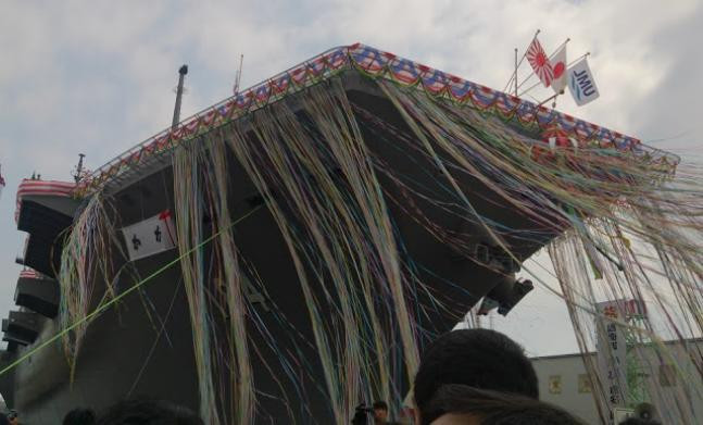 Chiều ngày 27 tháng 8 năm 2015, Nhật Bản hạ thủy tàu sân bay trực thăng lớp Izumo thứ hai, đặt tên là Kaga Chiều ngày 27 tháng 8 năm 2015, Nhật Bản hạ thủy tàu sân bay trực thăng lớp Izumo thứ hai, đặt tên là Kaga