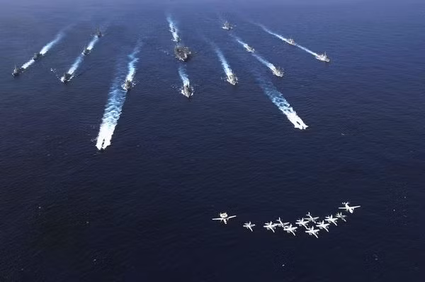 Cụm tấn công tàu sân bay Mỹ