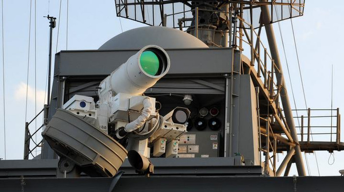 Pháo laser được lắp trên tàu chiến USS Ponce Hải quân Mỹ hoạt động trên vịnh Ba Tư Pháo laser được lắp trên tàu chiến USS Ponce Hải quân Mỹ hoạt động trên vịnh Ba Tư