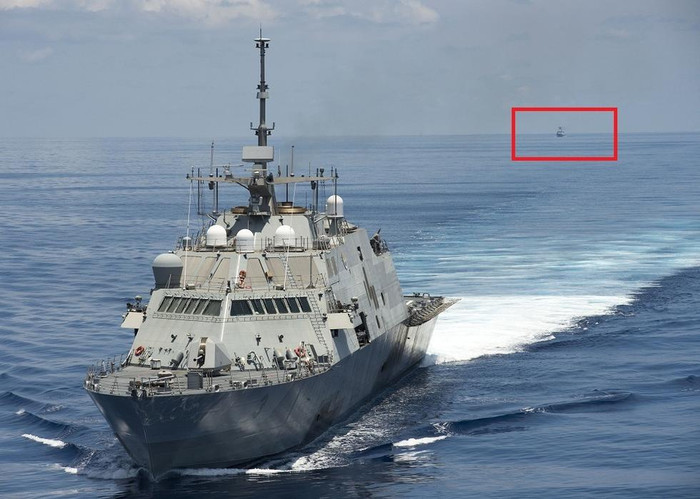 Tàu tuần duyên USS Fort Worth Hải quân Mỹ hoạt động ở vùng biển gần quần đảo Trường Sa của Việt Nam, bị tàu hộ vệ tên lửa Diêm Thành Type 054A của Hải quân Trung Quốc bám đuôi.