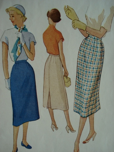 Ngay khi xuất hiện, những chiếc chân váy bút chì đã tạo nên một cơn sốt, từ tầng lớp thượng lưu cho tới những người lao động. Đệ nhất phu nhân Tổng thống Mỹ khi ấy là bà Jackline Kennedy cũng là một tín đồ trung thành của những chiếc chân váy bút chì này. Xem thêm:Tự tạo tóc điệu xinh cho dạ tiệc cuối tuần