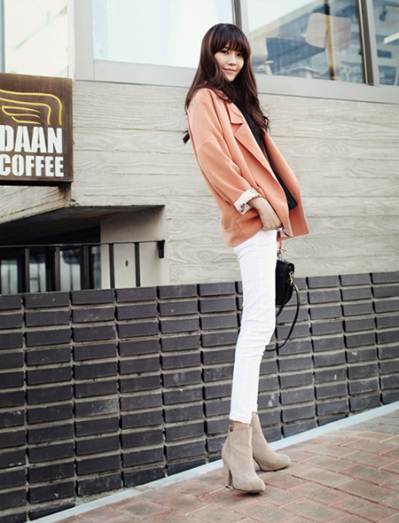 Bạn cũng nên chú ý tới áo mặc trong cho xuyệt tông với trang phục nhé. Xem thêm: "Đã mắt" với phong cách thời trang của bốn tiểu hoa đán xứ Trung Bạn cũng nên chú ý tới áo mặc trong cho xuyệt tông với trang phục nhé. Xem thêm: "Đã mắt" với phong cách thời trang của bốn tiểu hoa đán xứ Trung