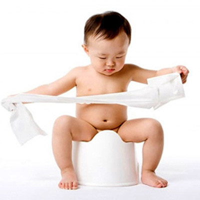 Phòng bệnh tiêu chảy, nên cho con bú mẹ hoàn toàn trong 4-6 tháng đầu để trẻ hấp thu các kháng thể. Cung cấp cho trẻ các loại vitamin và các loại nguyên tố vi lượng như kẽm, sắt, đồng, acid folic... Và quan trọng hơn cả là khi chế biến thức ăn cho trẻ, các bậc cha mẹ phải chú ý tới việc chế biến, việc bảo quản thức ăn và nguồn nước phải được bảo đảm vệ sinh.(Ảnh: ITN) Xem thêm: Chùm ảnh: Sự nguy hiểm của việc sâu răng ở trẻ