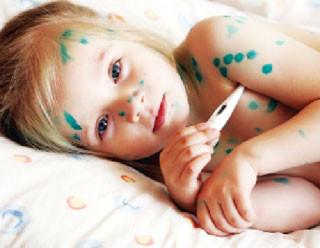 Trong trường hợp trẻ không được uống đúng thuốc, đúng thời điểm thì bệnh này rất có thể dẫn đến nhiễm trùng. Lúc này, trẻ có thể gặp một số vấn đề như đau họng, ho… Cha mẹ cần hết sức lưu ý bởi nếu để con ho, viêm họng kéo dài sẽ tạo cơ hội cho bệnh tấn công, gây ra viêm phổi.(Ảnh: ITN) Xem thêm: Chùm ảnh: Sự nguy hiểm của việc sâu răng ở trẻ