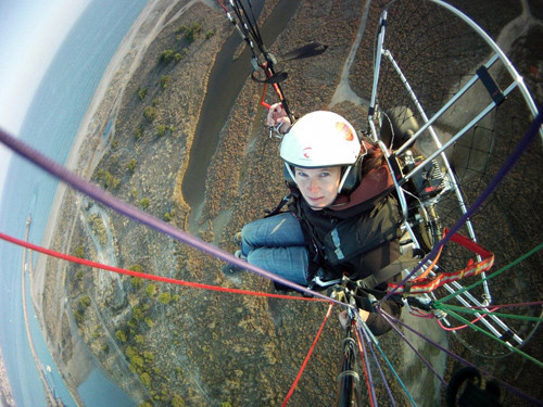 Nữ phi công Ba Lan Emilia Plak từng chiến thắng tại giải vô địch thế giới năm 2009 tại Cộng hòa Czech (Ảnh do Công ty C.A.T.I. cung cấp) Nữ phi công Ba Lan Emilia Plak từng chiến thắng tại giải vô địch thế giới năm 2009 tại Cộng hòa Czech (Ảnh do Công ty C.A.T.I. cung cấp)