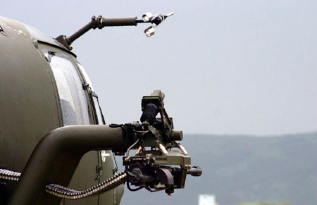 Z-9W có thể mang theo hai súng máy 12,7mm gắn trên hệ thống treo hai bên hông.