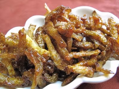 Những món ăn quá mặn: Trong thời kỳ mang thai, phụ nữ thường có cảm giác thèm ăn mặn và thậm chí rất mặn do phản ứng của thai nghén. Chuyện này là rất bình thường, tuy nhiên nếu bạn ăn quá mặn sẽ dẫn đến lượng muối đưa vào cơ thể không được kiểm soát và dẫn đến các triệu chứng như : tim hồi hộp, lòng buồn bực khó chịu,lượng tiểu tiện nặng ảnh hưởng đến sự phát triển của thai nhi.(Ảnh: ITN) Xem thêm: "Thần dược" quanh ta: Ngô bắp ngon, rẻ và chống ung thư hiệu quả