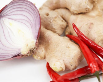 Gia vị quá nóng hay quá cay: Các gia vị và chất phụ gia quá nóng hay quá cay (gừng, ớt, hạt tiêu...) cũng có thể ảnh hưởng đến sức khỏe của bạn trong thời gian mang thai, gây hiện tượng nóng trong và táo bón với các bà bầu.(Ảnh: DT) Xem thêm: "Thần dược" quanh ta: Ngô bắp ngon, rẻ và chống ung thư hiệu quả