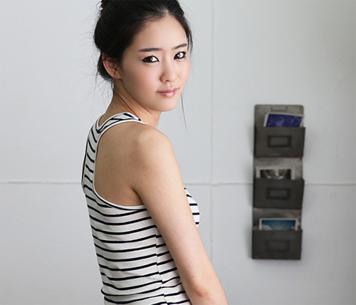 Xem thêm: Cơn sốt 'thiên sứ 9X': Da trắng như tuyết, môi đỏ như...