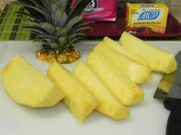 Những lợi ích của dứa khi bạn bị cảm lạnh hay ho giống hệt như những lợi ích của nước cam. Và ngoài ra dứa còn có một lợi ích bổ sung nữa là bromelain được tìm thấy trong dứa giúp ngăn chặn ho và nới lỏng niêm dịch. (Ảnh: IN) Xem thêm: Cảnh báo chị,em nội trợ: độc tố nguy hiểm "ẩn mình" trong thực phẩm / Hoa Ngọc Lan - "Thầy thuốc" chữa bệnh hiệu quả, bạn đã biết? Những lợi ích của dứa khi bạn bị cảm lạnh hay ho giống hệt như những lợi ích của nước cam. Và ngoài ra dứa còn có một lợi ích bổ sung nữa là bromelain được tìm thấy trong dứa giúp ngăn chặn ho và nới lỏng niêm dịch. (Ảnh: IN) Xem thêm: Cảnh báo chị,em nội trợ: độc tố nguy hiểm "ẩn mình" trong thực phẩm / Hoa Ngọc Lan - "Thầy thuốc" chữa bệnh hiệu quả, bạn đã biết?