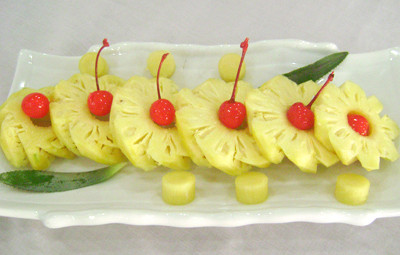 Trước đây đã từng có quan niệm sai lầm về ăn dứa khi mang bầu: Có ý kiến cho rằng, ăn dứa sẽ gây nóng trong, dễ làm hỏng thai hoặc nếu người mẹ ăn dứa thì em bé sau khi chào đời sẽ nhiều rôm sảy, mụn nhọt… Các nhà khoa học khuyến cáo, thông tin trên là thiếu cơ sở. Thai phụ không nhất thiết phải kiêng dứa (mà nên sử dụng hợp lý).(Ảnh: IN) Xem thêm: Cảnh báo chị,em nội trợ: độc tố nguy hiểm "ẩn mình" trong thực phẩm / Hoa Ngọc Lan - "Thầy thuốc" chữa bệnh hiệu quả, bạn đã biết? Trước đây đã từng có quan niệm sai lầm về ăn dứa khi mang bầu: Có ý kiến cho rằng, ăn dứa sẽ gây nóng trong, dễ làm hỏng thai hoặc nếu người mẹ ăn dứa thì em bé sau khi chào đời sẽ nhiều rôm sảy, mụn nhọt… Các nhà khoa học khuyến cáo, thông tin trên là thiếu cơ sở. Thai phụ không nhất thiết phải kiêng dứa (mà nên sử dụng hợp lý).(Ảnh: IN) Xem thêm: Cảnh báo chị,em nội trợ: độc tố nguy hiểm "ẩn mình" trong thực phẩm / Hoa Ngọc Lan - "Thầy thuốc" chữa bệnh hiệu quả, bạn đã biết?