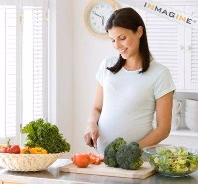 Phụ nữ mang thai cần sử dụng thực phẩm an toàn để phòng tránh ngộ độc. Phụ nữ mang thai cần sử dụng thực phẩm an toàn để phòng tránh ngộ độc.
